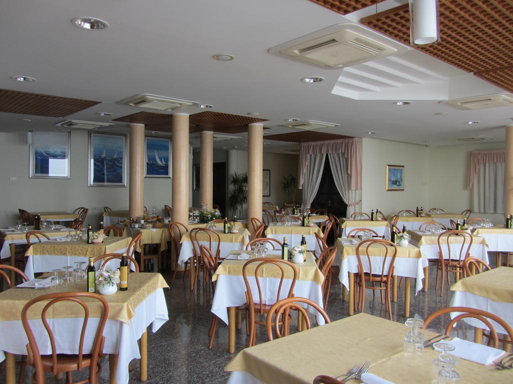 Hotel La Caletta Торре-дей-Корсари Экстерьер фото