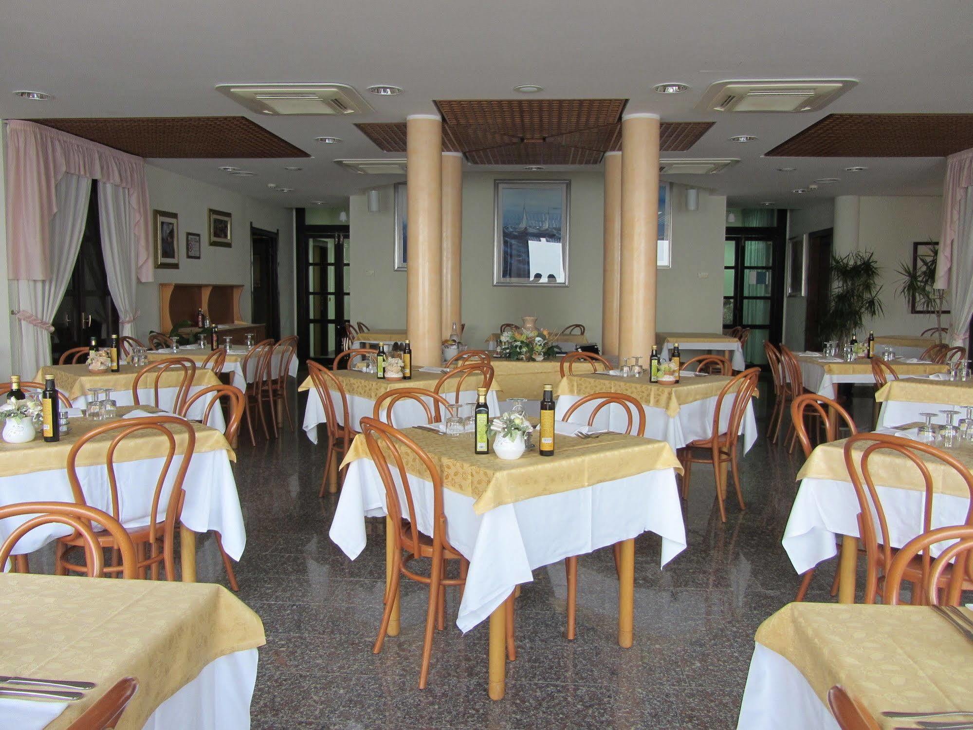 Hotel La Caletta Торре-дей-Корсари Экстерьер фото