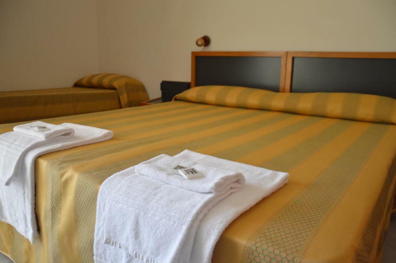 Hotel La Caletta Торре-дей-Корсари Экстерьер фото