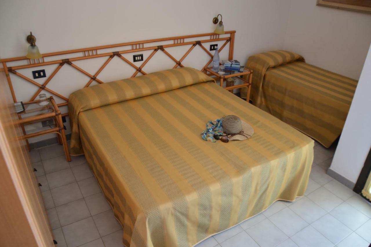 Hotel La Caletta Торре-дей-Корсари Экстерьер фото